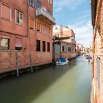 The Waterview Alcove